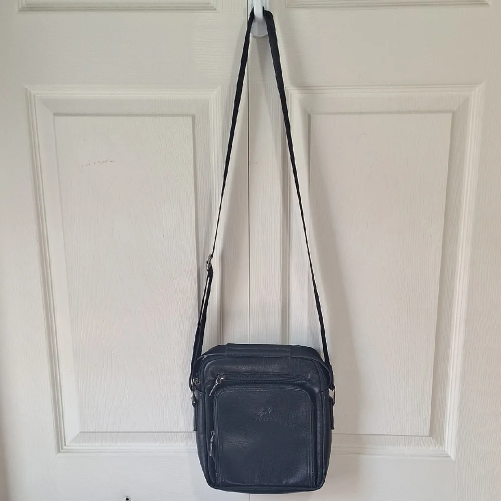 Linkenroo Classic Black Faux Leather Small Messenger Bag